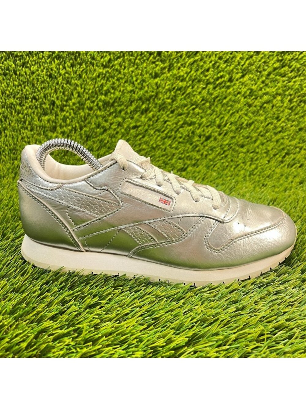 Reebok‎ Classic Leather Gray White Boys Size 4.5Y Walking Shoes Sneakers
